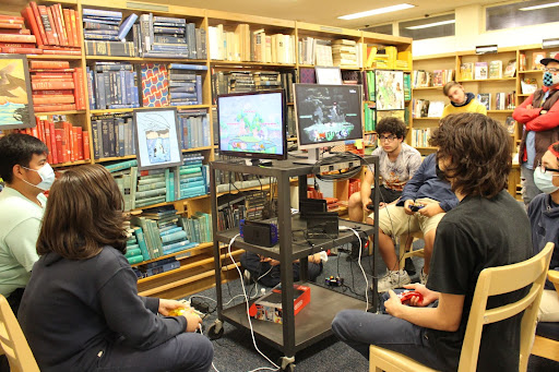 Many competitors brought their own personal Switches and controllers to make sure that there were enough for everyone to play.