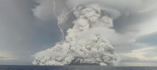 An eruption occurs at the underwater volcano Hunga Tonga-Hunga Haapai, off Tonga in the South Pacific, on January 14, 2022.
TONGA GEOLOGICAL SERVICES/VIA REUTERS

