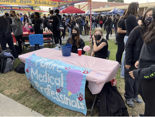 Photo of the Future Medical Professionals Club at the Homecoming Carnival taken by Mrs.Atkinson
                                                                         