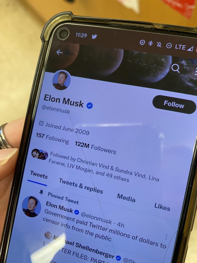 Student viewing Elon Musks Twitter profile.