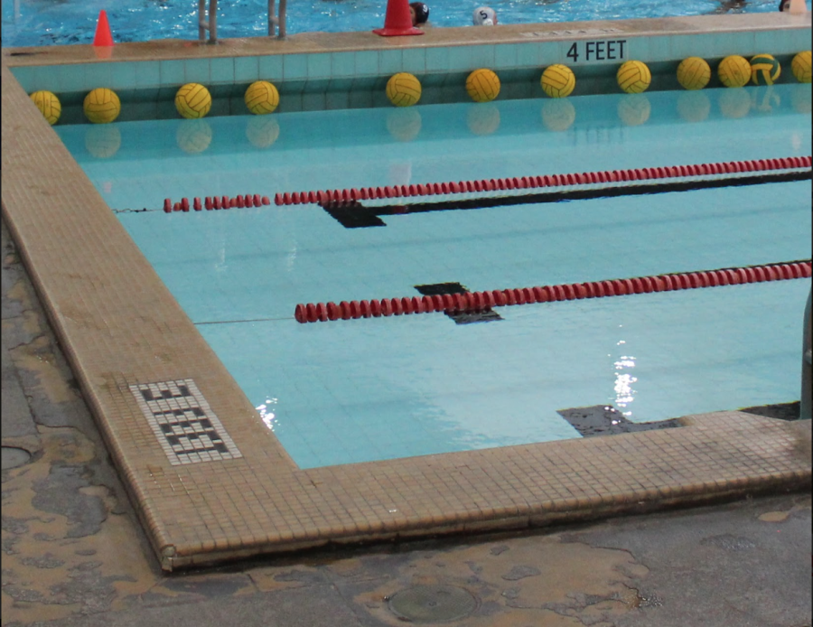 The pool at Lakewood High School during a game.