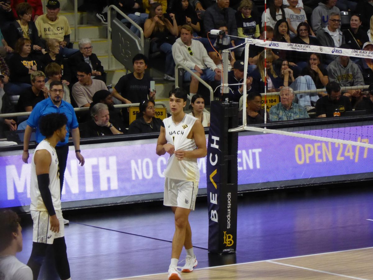 Nikolov during serve receive at the UCI game